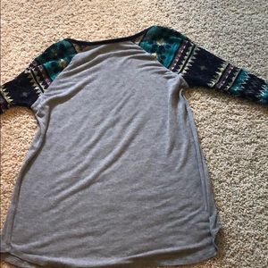Papermoon Tops - A mid long shirt with cool designs Papermoon Tops - A mid long shirt with cool designs